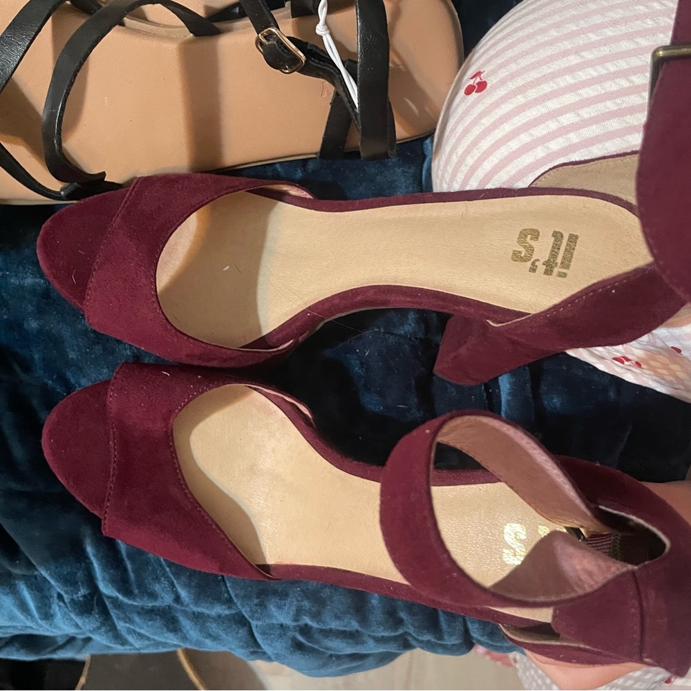 Chic Burgundy Heels by
